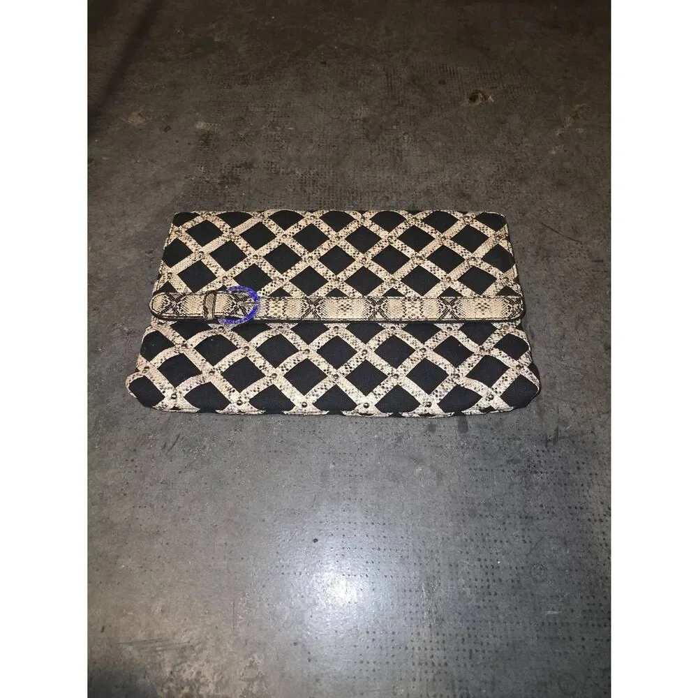 White House Black Market Purse - Picture 2 of 7